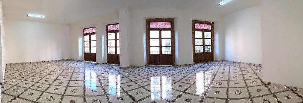Oyo Hostel Oasis Centro Cerca Del Hospital Issste Hospital Jose Ma Morelos メキシコシティ エクステリア 写真
